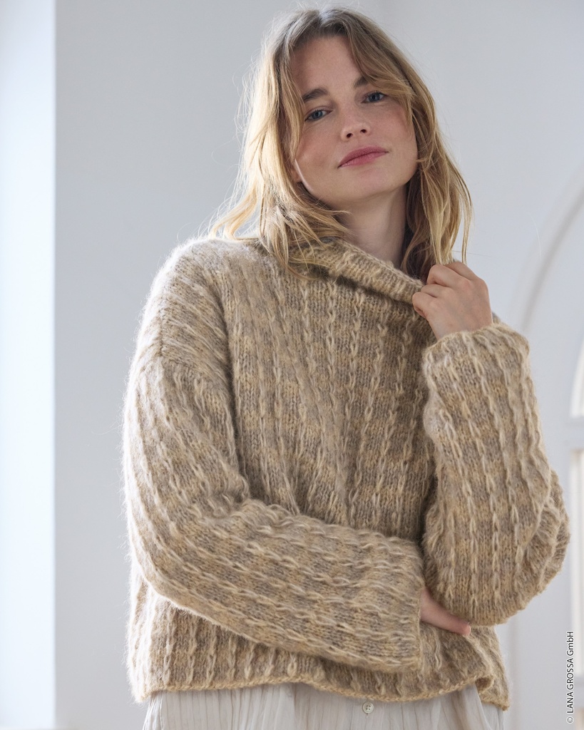 Trui met brede kraag en langgetrokken steken in Alpaca Air II | Lana Grossa