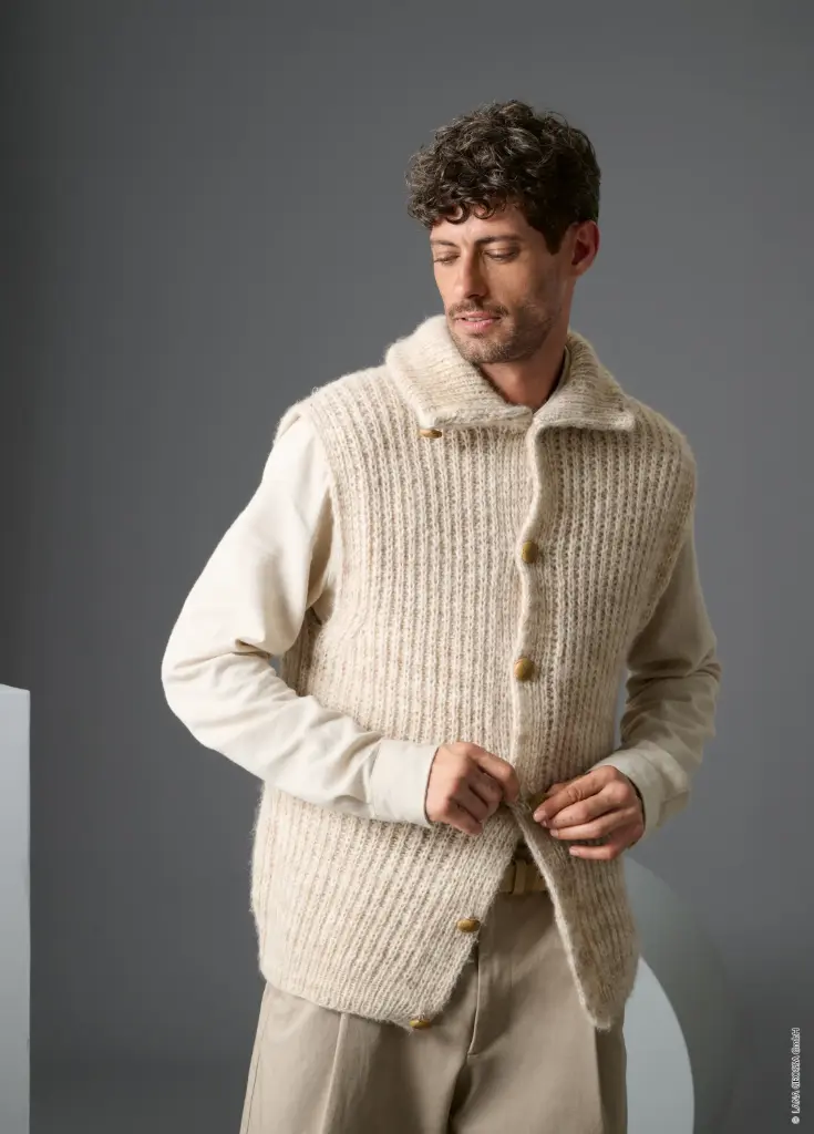 Mouwloos vest met patentmotief in Pelo Cashmere | Lana Grossa